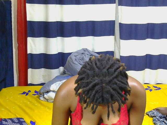 Prettypicky live cam on BongaCams