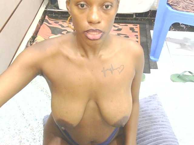 Prettypicky live cam on BongaCams