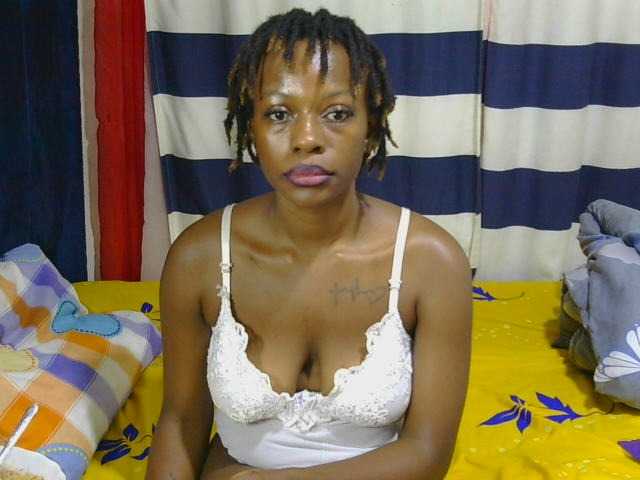 Prettypicky live cam on BongaCams