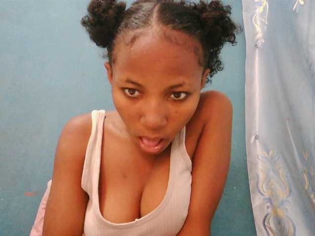 Sorayah1 live cam on BongaCams