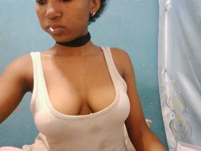 Sorayah1 live cam on BongaCams