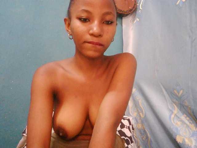 Sorayah1 live cam on BongaCams