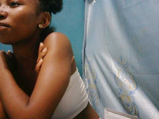 Sorayah1 live cam on BongaCams
