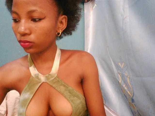 Sorayah1 live cam on BongaCams