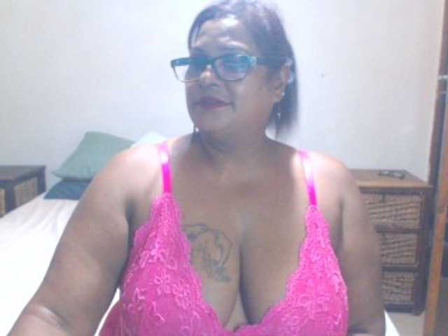 INDIANFLIRT17 live cam on BongaCams