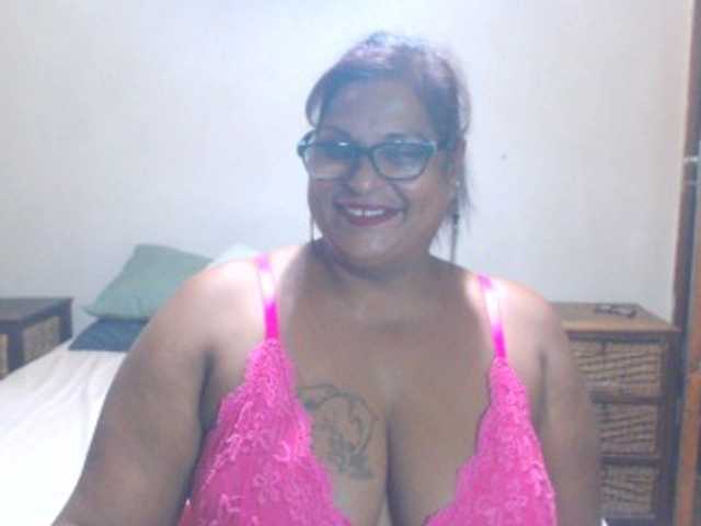 INDIANFLIRT17 live cam on BongaCams