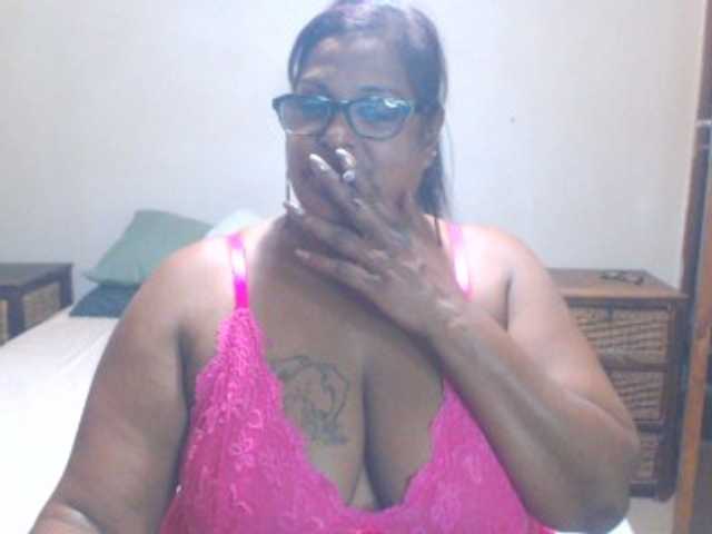 INDIANFLIRT17 live cam on BongaCams