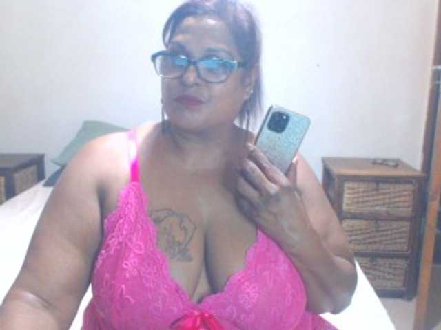 INDIANFLIRT17 live cam preview