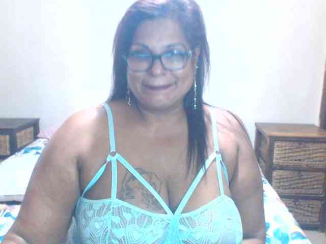 INDIANFLIRT17 Live Webcam on BongaCams
