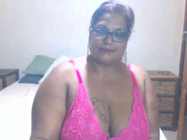 INDIANFLIRT17 webcam