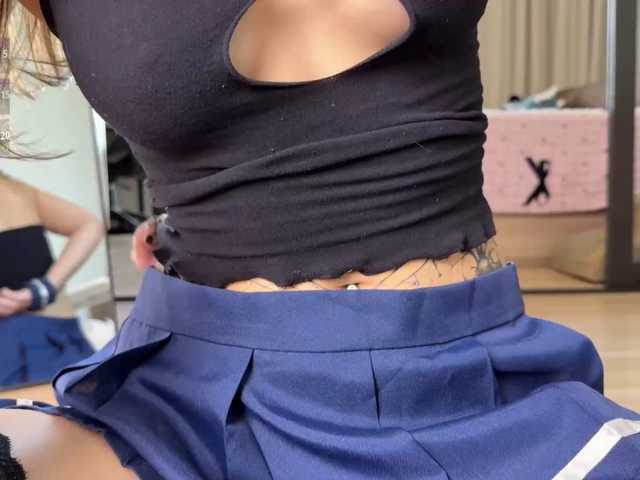 Elliemiu live cam on BongaCams