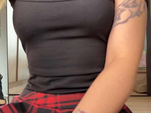 Elliemiu live cam on BongaCams