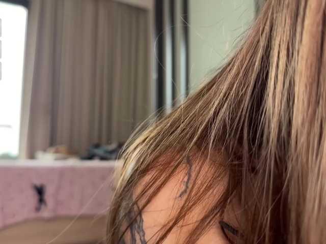 Elliemiu live cam on BongaCams