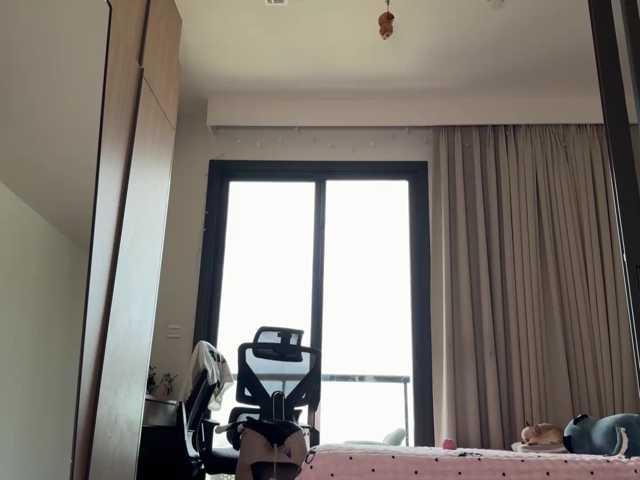 Elliemiu live cam on BongaCams