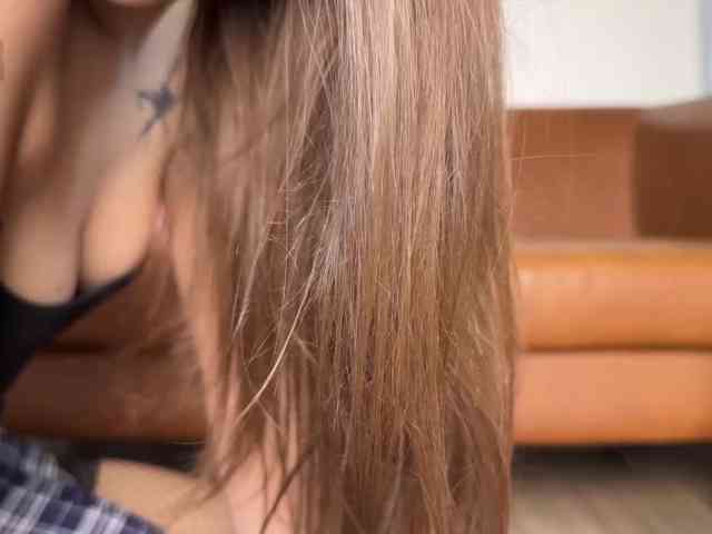 Elliemiu live female cam on bongacams