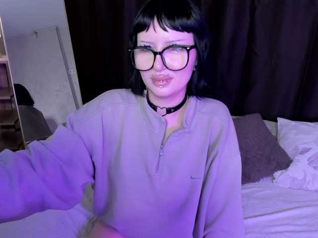 alice-chained live cam on BongaCams