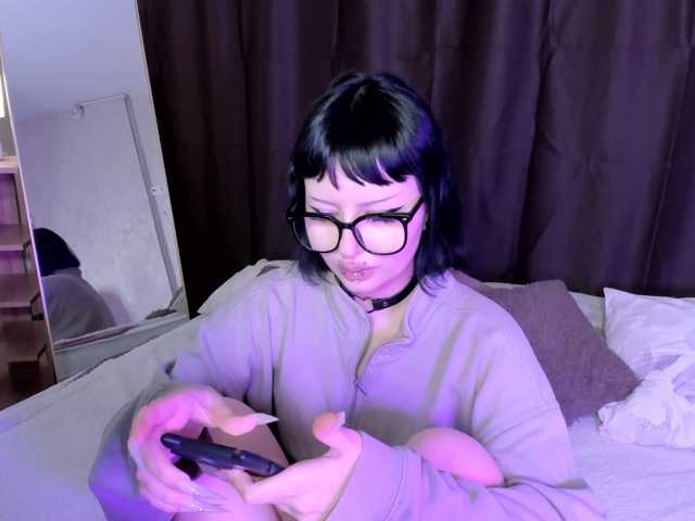 alice-chained live cam on BongaCams