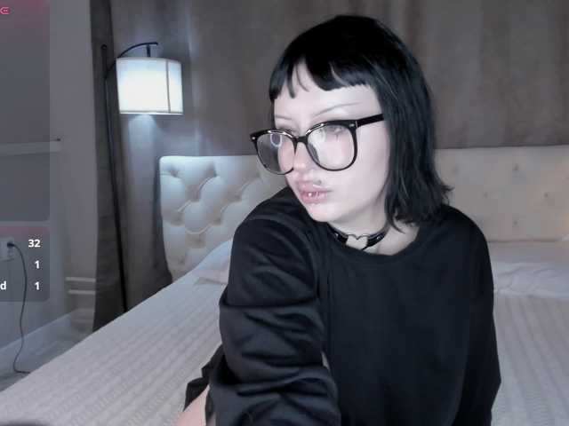 alice-chained live cam on BongaCams