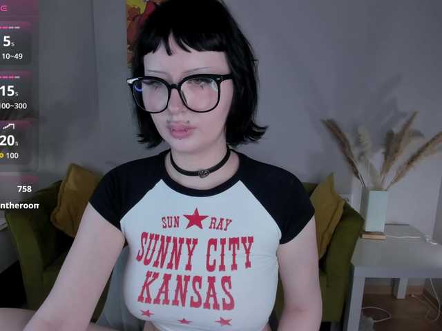 alice-chained live cam on BongaCams