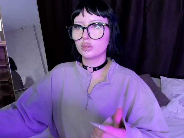 alice-chained live cam