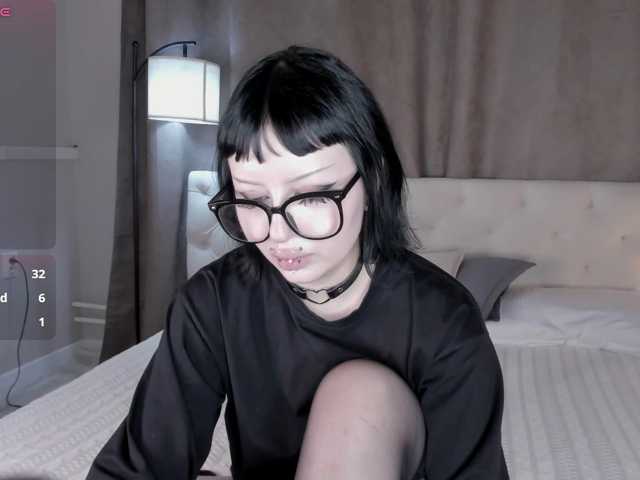 alice-chained live cam on BongaCams