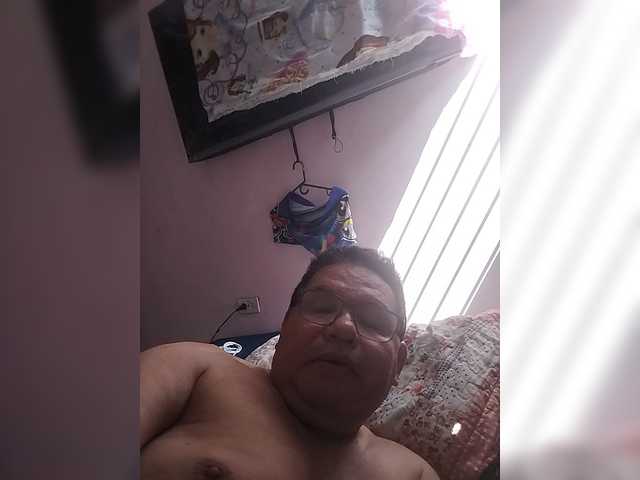 Apresiooo — live male cam