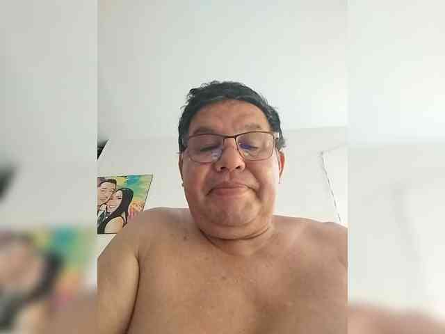 Apresiooo's cam show statistics and live stream