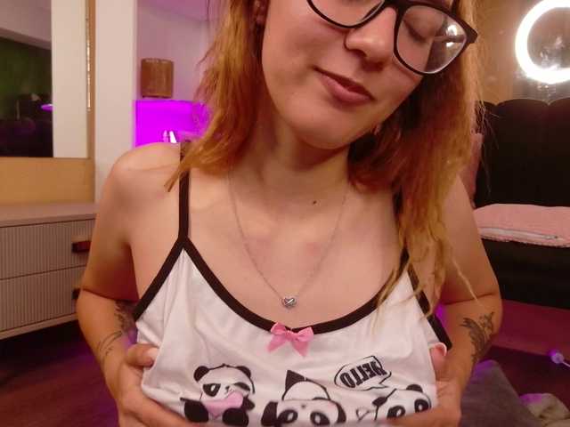SoniaSinn live cam preview