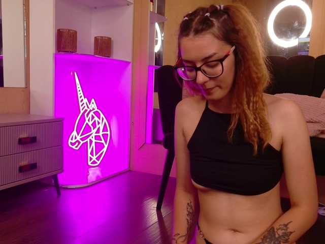 SoniaSinn live cam preview