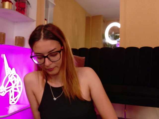 SoniaSinn live cam preview