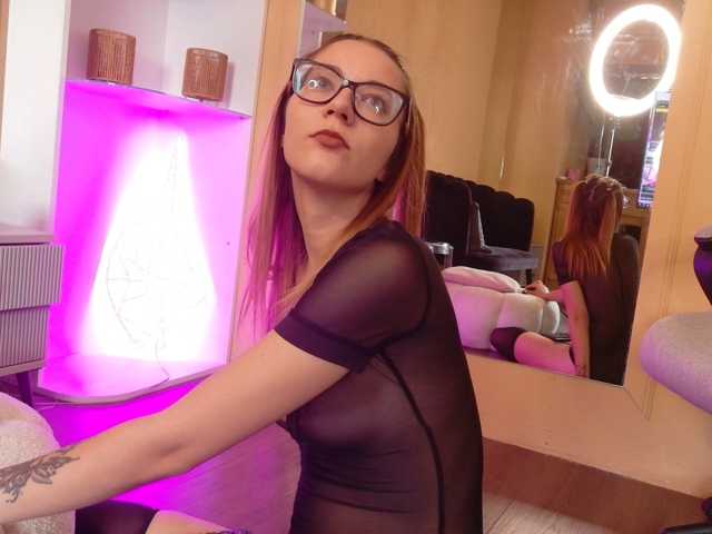 SoniaSinn, live now on BongaCams