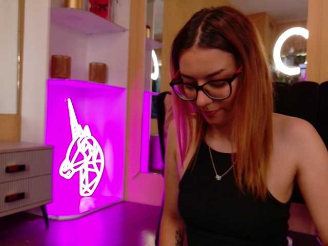 SoniaSinn live cam preview