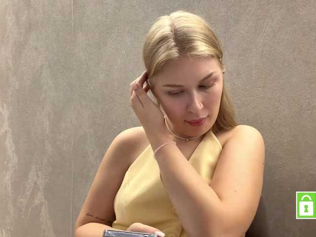 FeechkaKiss live cam on BongaCams
