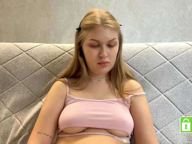FeechkaKiss live cam on BongaCams