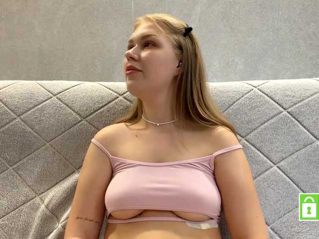FeechkaKiss live cam on BongaCams