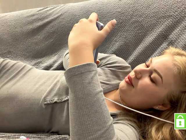 FeechkaKiss live cam on BongaCams