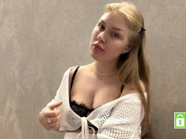 FeechkaKiss live cam preview
