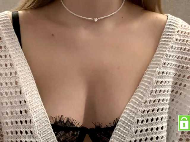 FeechkaKiss live cam on BongaCams