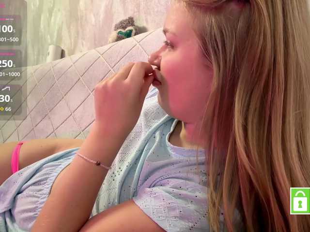 FeechkaKiss live cam on BongaCams
