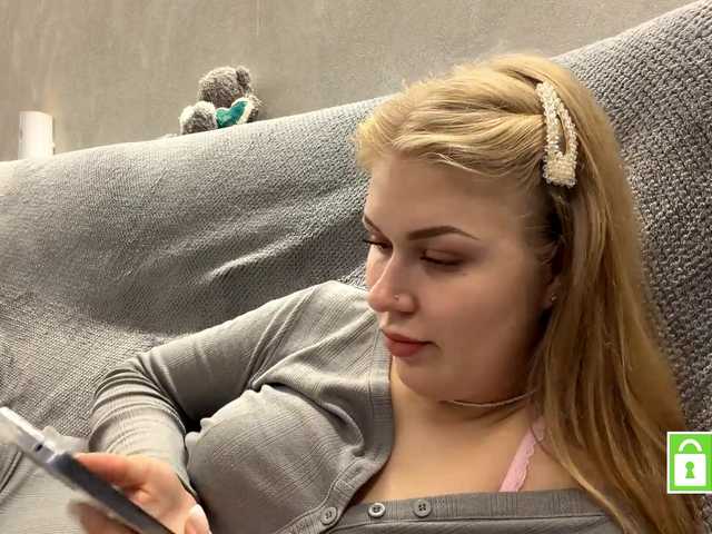 FeechkaKiss live cam on BongaCams