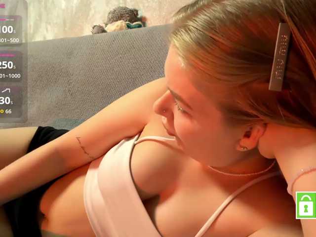 FeechkaKiss live cam on BongaCams
