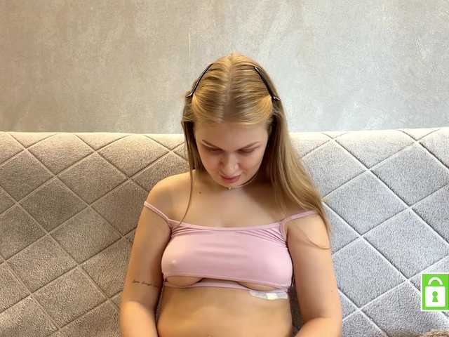 FeechkaKiss live cam on BongaCams