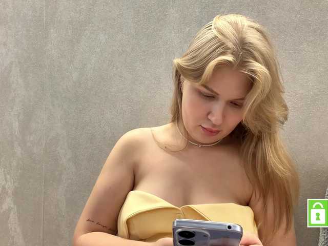 FeechkaKiss live cam on BongaCams