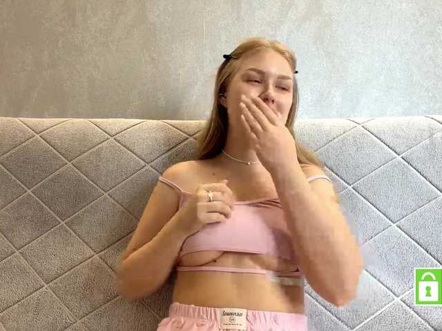 FeechkaKiss live cam on BongaCams