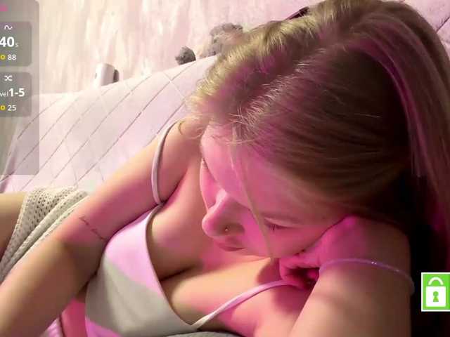 FeechkaKiss live cam on BongaCams