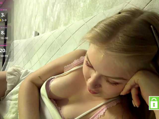 FeechkaKiss live cam on BongaCams