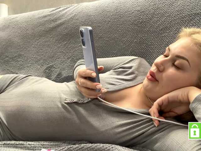 FeechkaKiss live cam on BongaCams