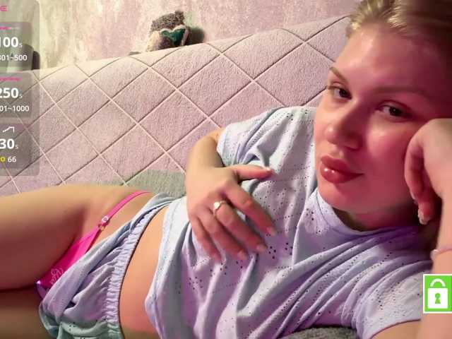 FeechkaKiss live cam on BongaCams
