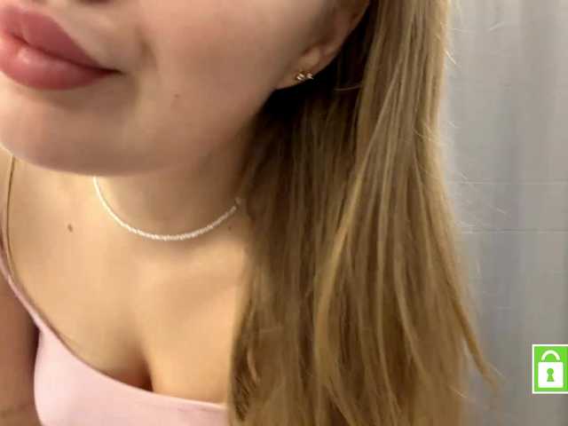 FeechkaKiss live cam on BongaCams
