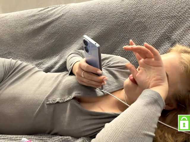 FeechkaKiss live cam on BongaCams